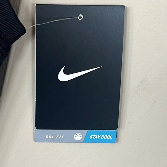 Brand New Nike Dri-Fit Black Tank Top Crew Neck Sporty Workout Athletic Gym - Picture 5 of 13